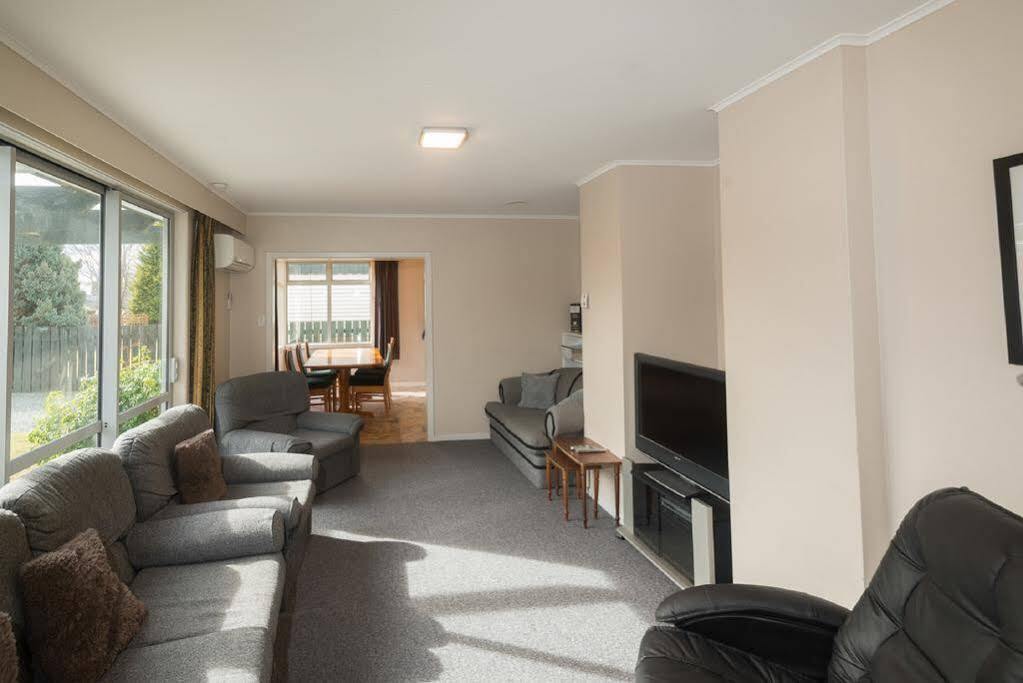 تي أناو Accommodation Fiordland -The Three Bedroom House At 226A Milford Road المظهر الخارجي الصورة